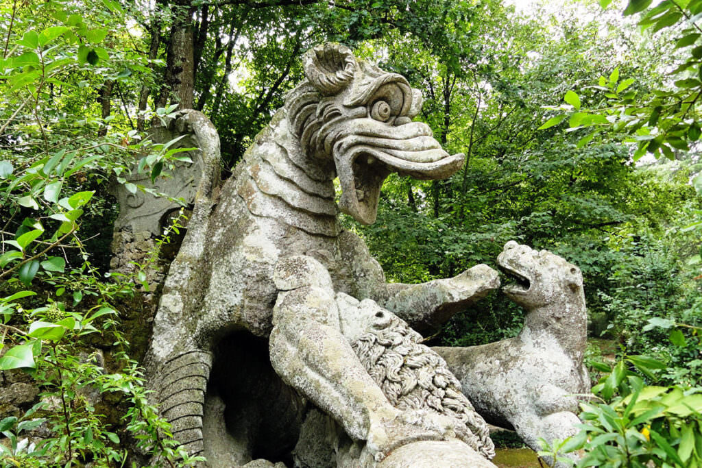 PARCO DEI MOSTRI DI BOMARZO, TRA ARTE E NATURA 3 bomarzo drago