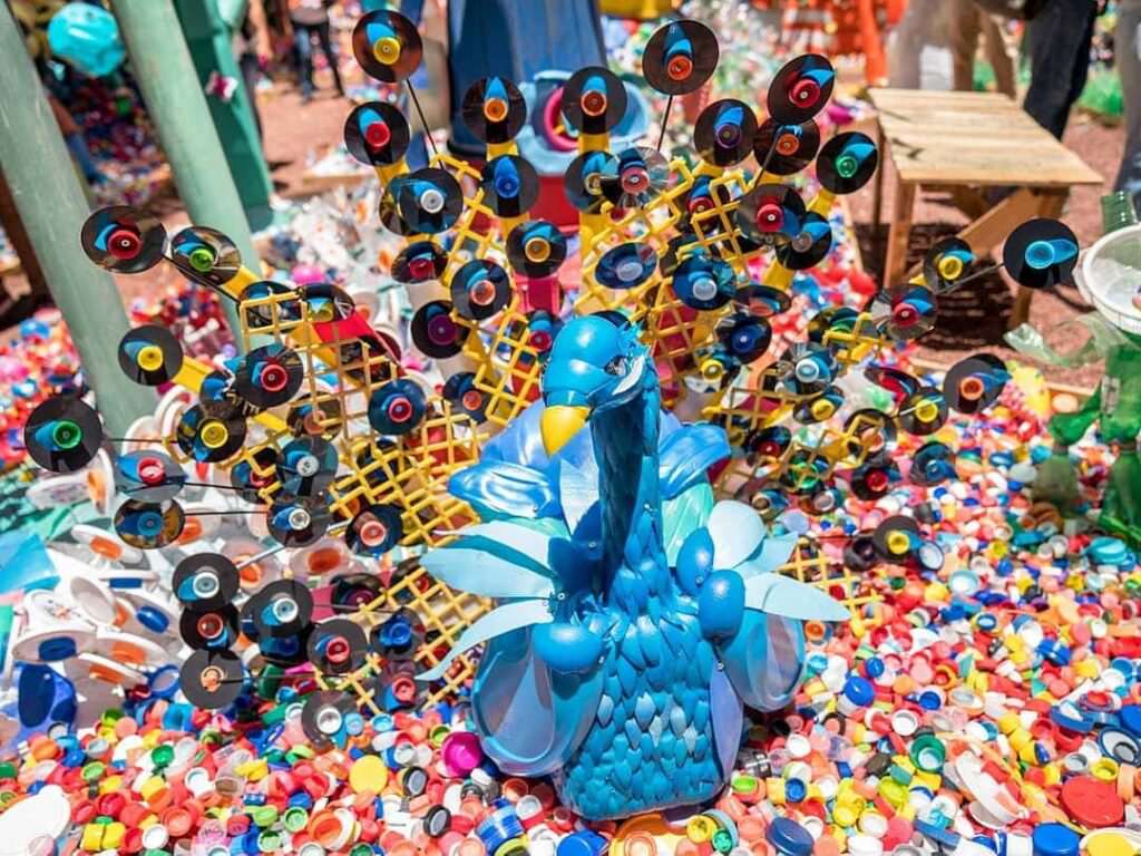 thomas dambo plastica