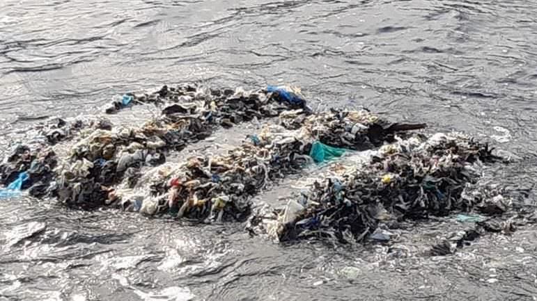 rifiuti ecoballe Mar Tirreno 2jpg