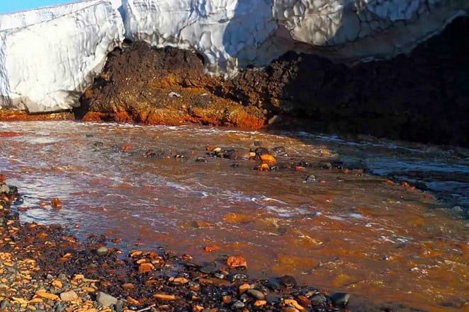 inquinamento fiume russia