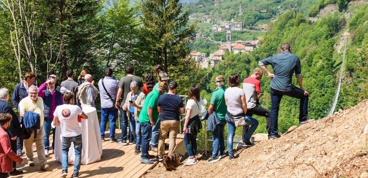 Il ponte tibetano più lungo del mondo è in Italia. Ecco dove visitarlo