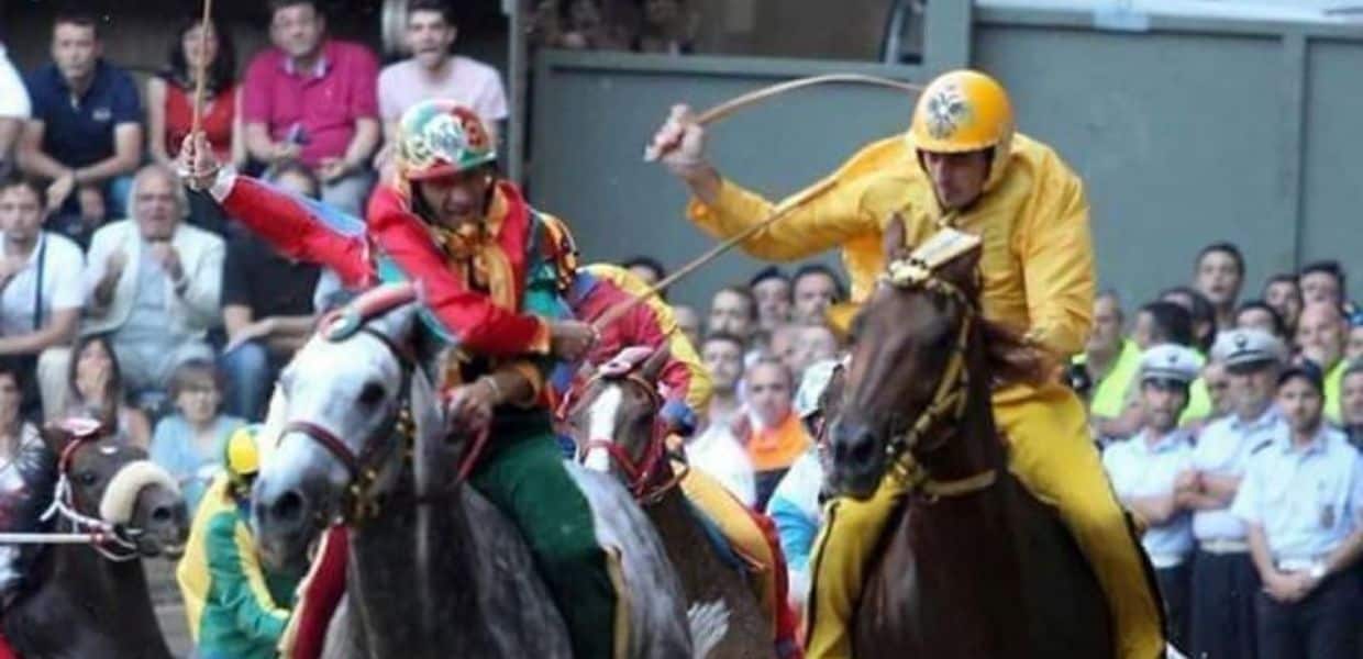 frustate palio di siena diritti cavalli
