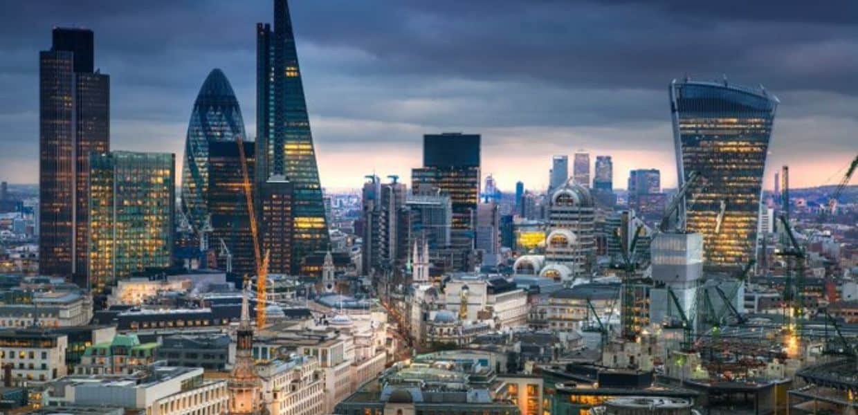 Londra vuole imporre ai grattacieli della City di spegnere le luci di notte