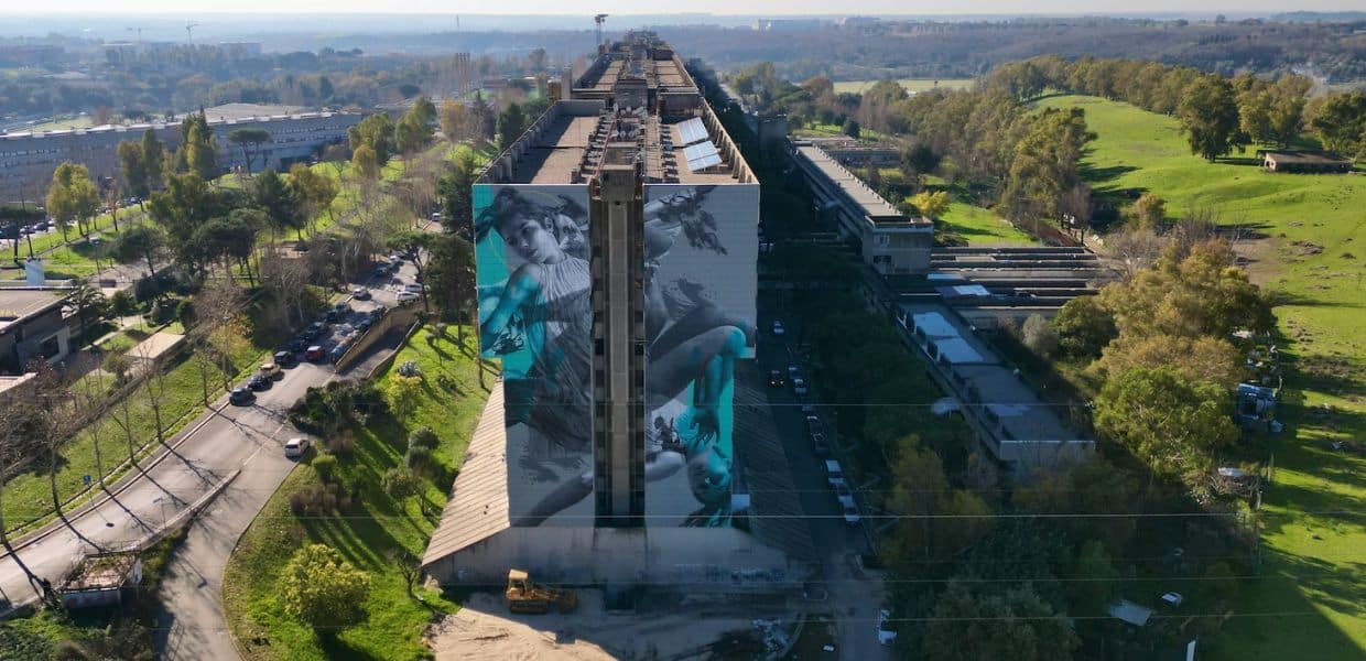 Roma, inaugurato a Corviale il murale Icarus alto 40 metri