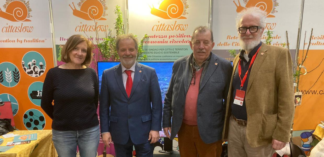 Fiera Milano, Cittaslow, Parrano (Tr) ha portato l’apiario di comunità