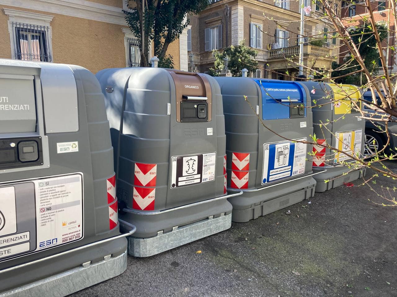 rifiuti cassonetti roma