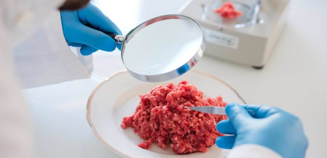 La carne sintetica inquina fino a 25 volte di più di quella bovina