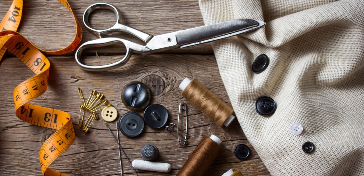 Francia, arriva il bonus rammendo per combattere lo spreco di vestiti