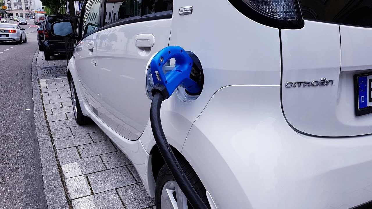 Auto elettriche, crescono le vendite ma non abbastanza per gli obiettivi Ue