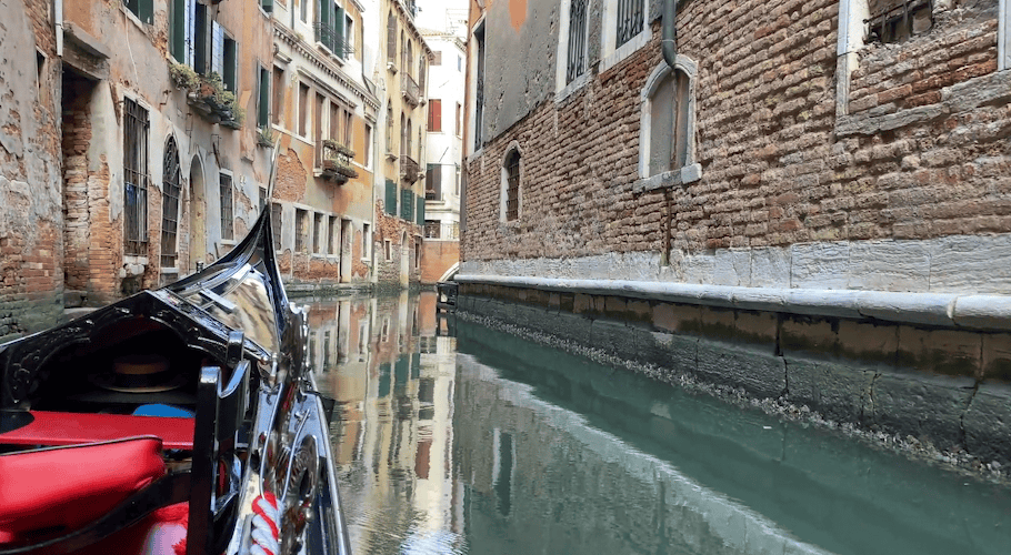 Unesco salvare Venezia rischio cambiamento climatico turismo