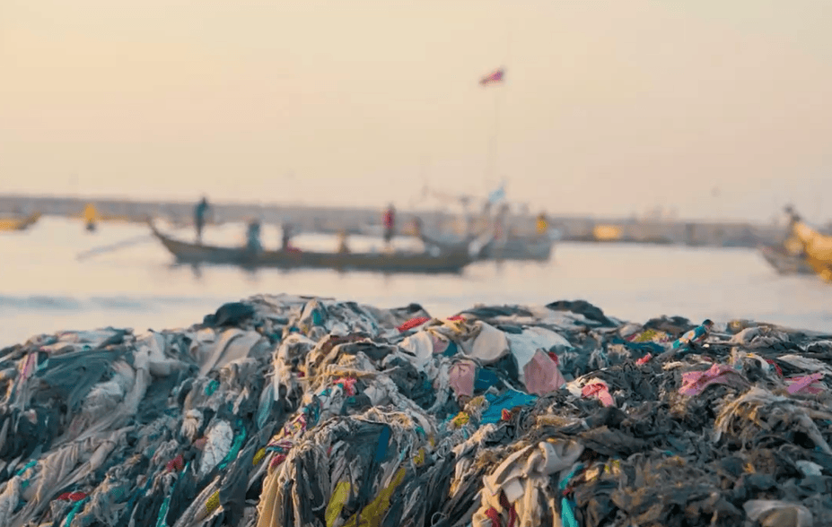La discarica più grande al mondo di abiti usati si trova in Ghana.