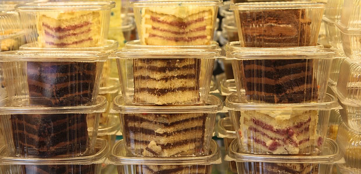 Bicchierini da caffè e monoporzioni addio, ecco le nuove regole Ue sugli imballaggi