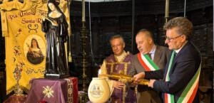 Gemellaggio di fede e di pace tra Cascia (Pg) ed Enna, nel nome di Santa Rita, foto accensione Fiaccola