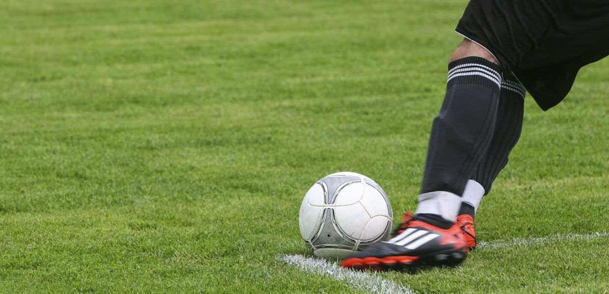 Il greenwashing di Eni continua, dopo Sanremo sponsor anche della Serie A