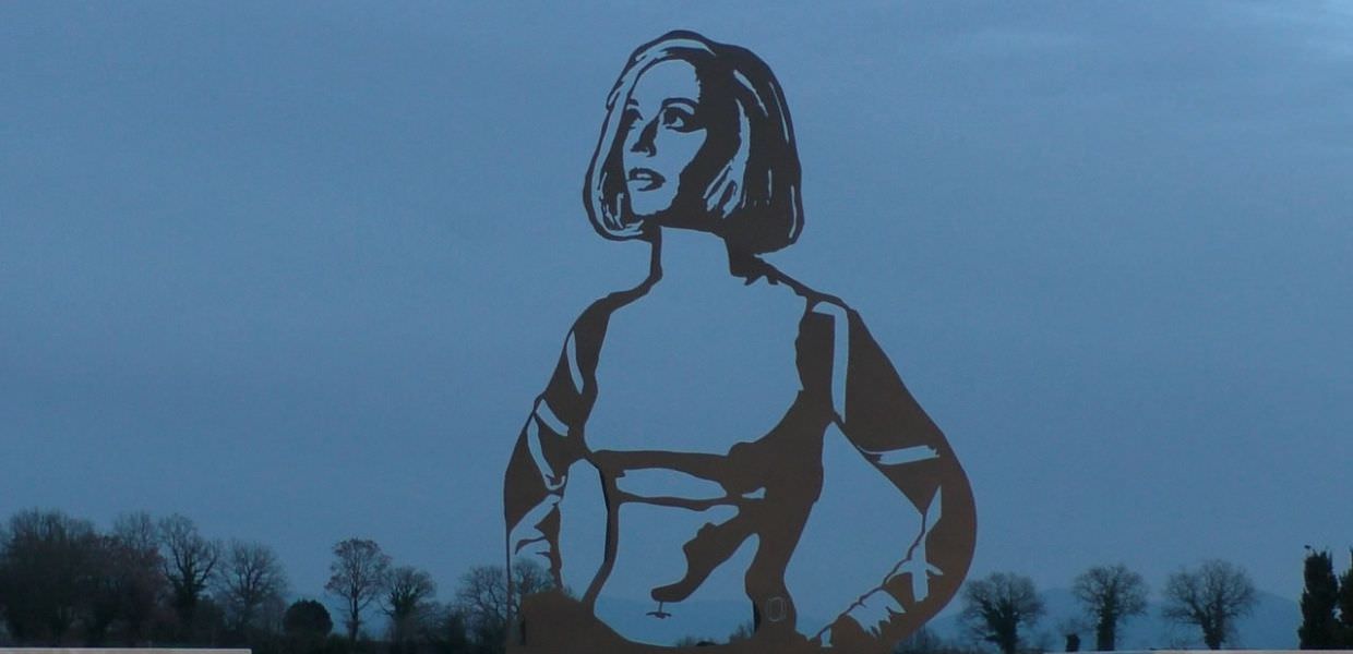 Montecastrilli (Tr), il primo comune ad intitolare una piazza a Raffaella Carrà