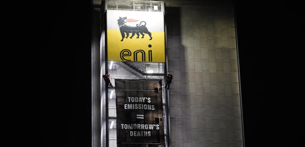 Nuova diffida di Eni a Greenpeace. L'Ong Non ci fa paura