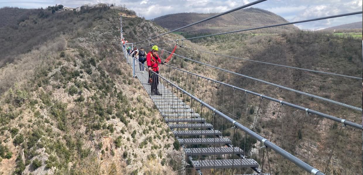 Umbria, inaugurato a Sellano (Pg) il ponte tibetano più alto d’Europa, foto ponte 1