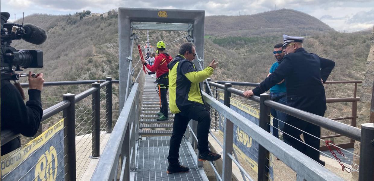 Umbria, inaugurato a Sellano (Pg) il ponte tibetano più alto d’Europa, foto ponte 3