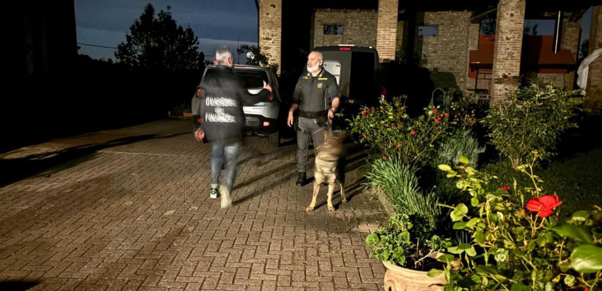 rifiuti appalti escort indagati