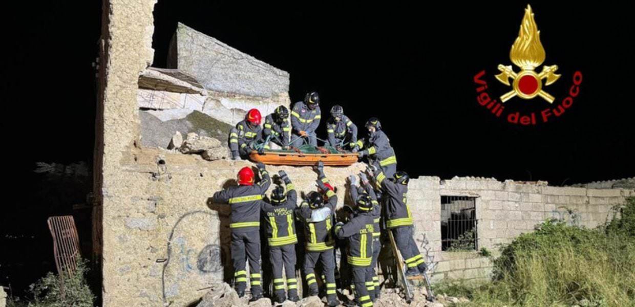 Tragedia in Sardegna, crolla il tetto di una casa: morti due ragazzi