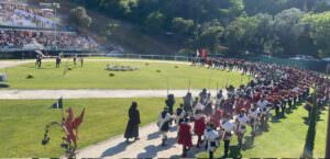 Narni (Tr), il terziere Fraporta vince la 56° edizione della ‘Corsa all’Anello’, foto corteo al campo de li giochi