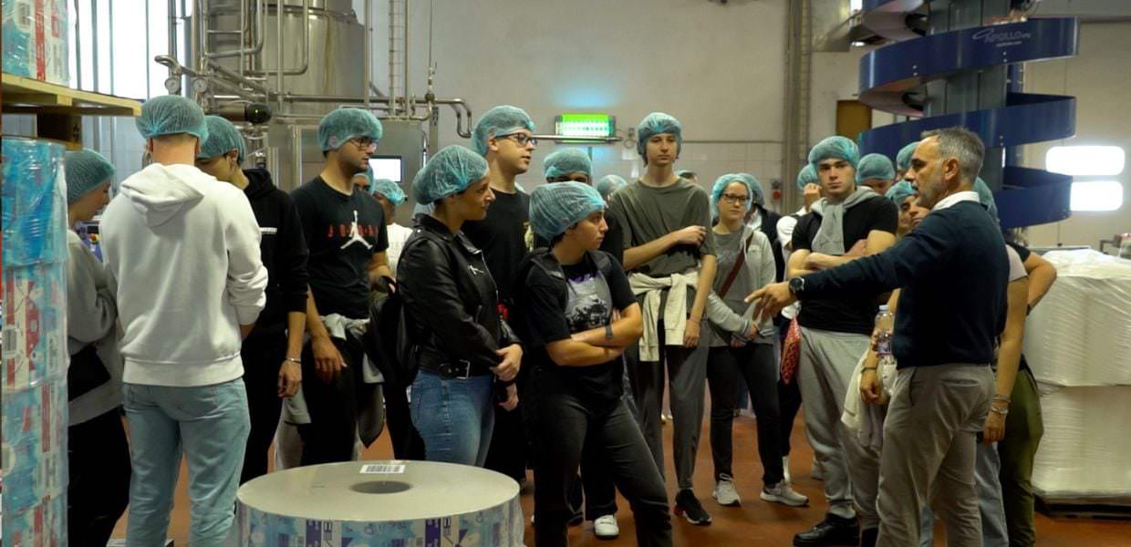 Umbria, studenti nel cuore della produzione lattiero-casearia