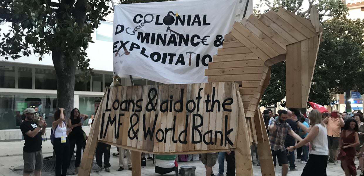 A Brindisi la cena dei poveri e un cavallo di Troia contro il G7