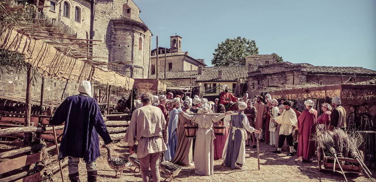 Bevagna (Pg) torna nel Medioevo con la 35a edizione del Mercato delle Gaite