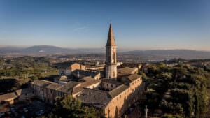 Umbria, ‘Passeggiate & buon gusto’, oleoturismo con musica e visite nelle Abbazie, foto Abbazia di San Pietro