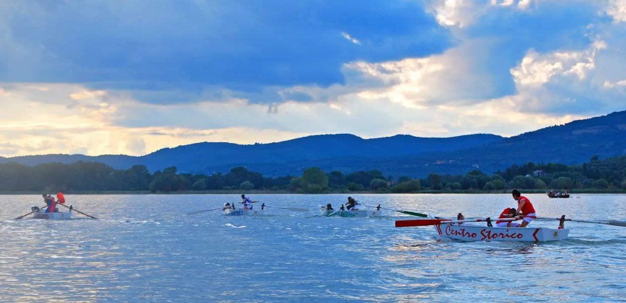 A Passignano sul Trasimeno (Pg) al via il suggestivo ‘Palio delle barche’