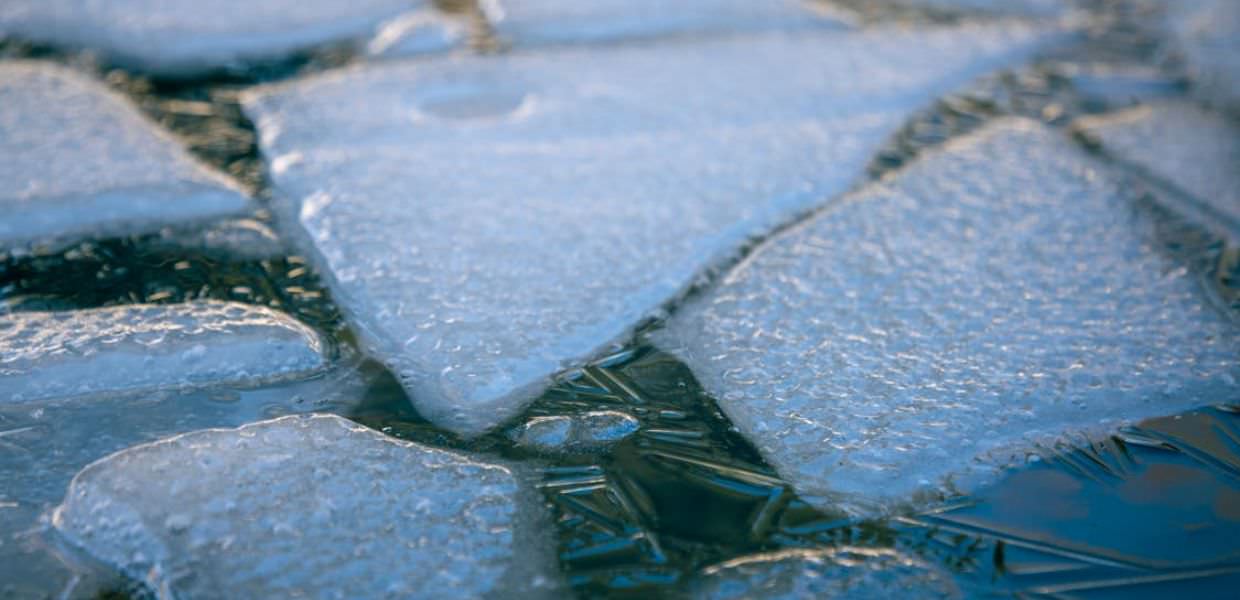 Alle Olimpiadi di Parigi 450 tonnellate di ghiaccio a scopo medico. Gli scienziati “Non è sostenibile”