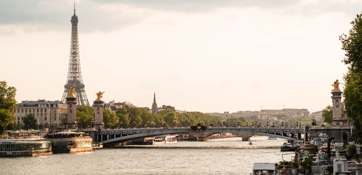 Olimpiadi di Parigi 2024, rinviata gara maschile di triathlon. Senna ancora troppo inquinata