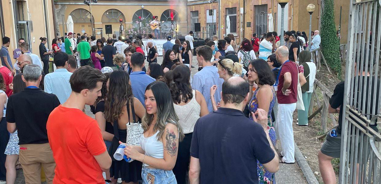 Perugia, a ‘Stranieri per una Notte’ fotografi, musicisti, pittori e grandi creativi