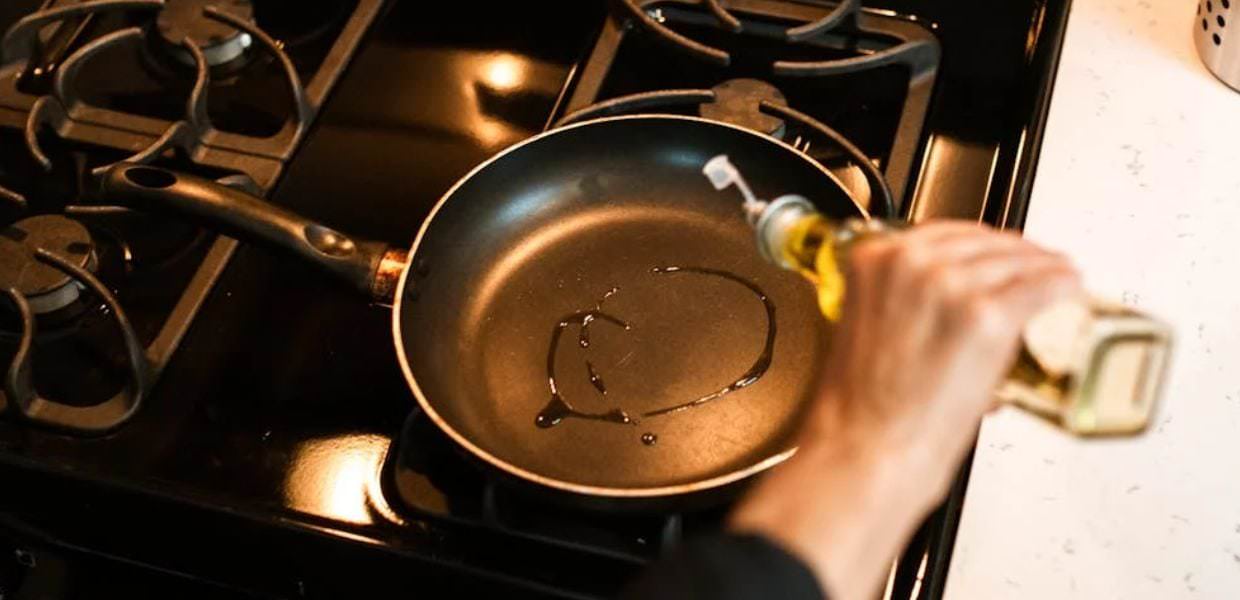 Teflon Flu, l'influenza legata all’uso (scorretto) delle padelle