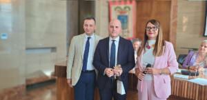 Terni, celebrata l’ ‘Ape d’oro’, riconoscimento a cittadini e associazioni, foto Daniele Giuliani, premiato da Giacomo Giovannelli