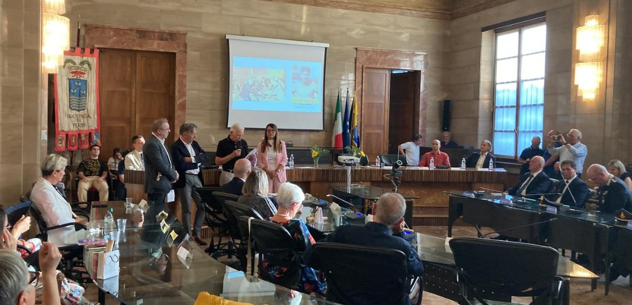 Terni, celebrata l’ ‘Ape d’oro’, riconoscimento a cittadini e associazioni