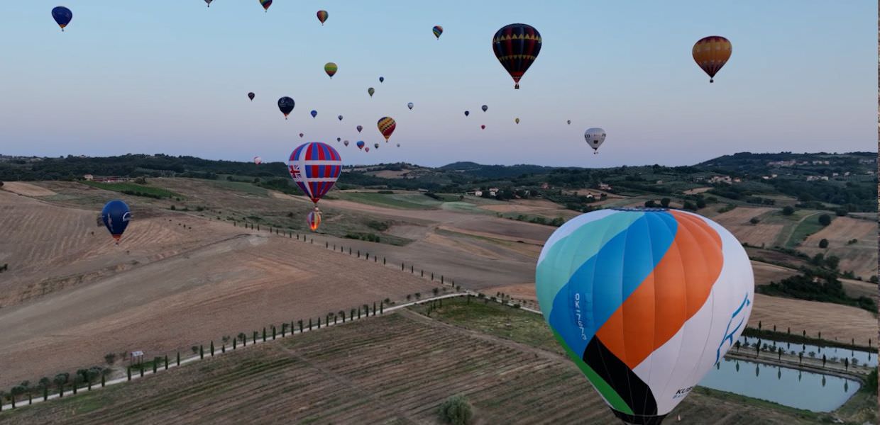 Umbria, grande emozione e successo per le mongolfiere dell’Italian Balloon Grand Prix