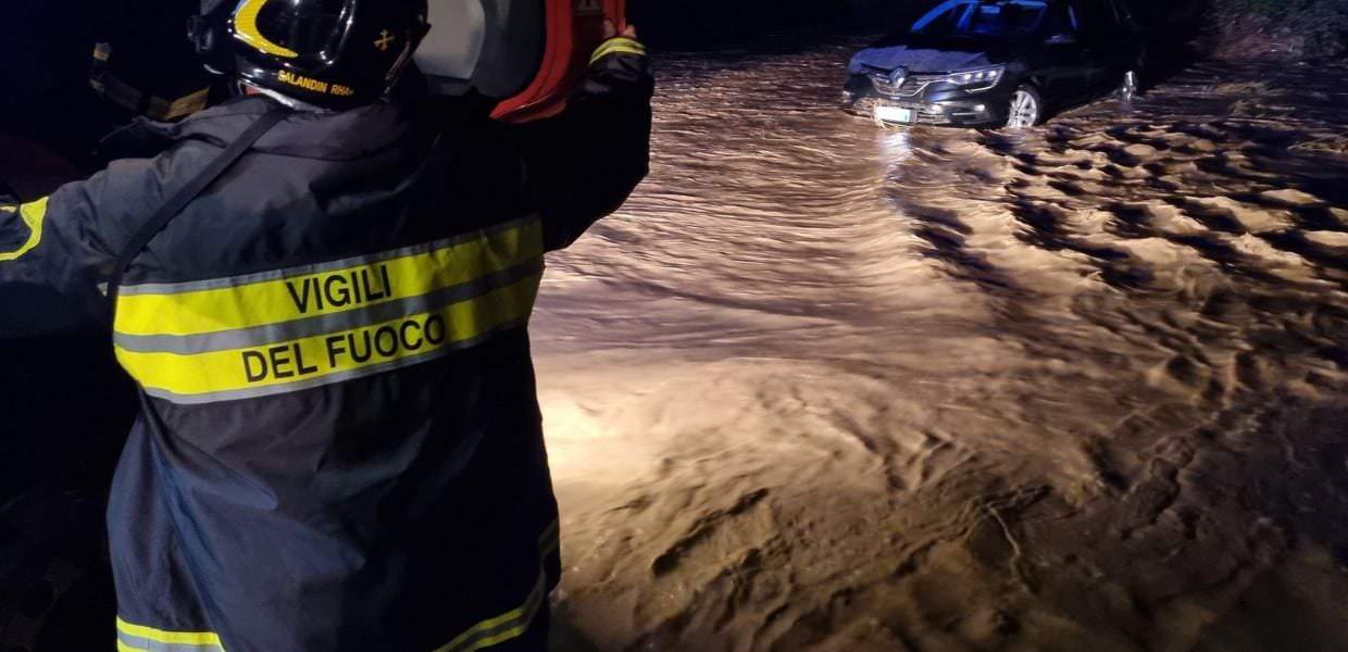 Alluvioni in Toscana e Veneto. Strade e case allagate, dispersi un bimbo di 5 mesi e la nonna