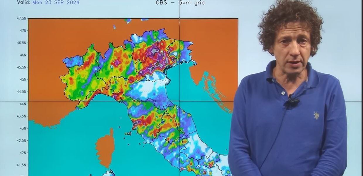 Meteorologo presenta mappa alluvioni in Toscana, analizzando fenomeni meteorologici noti con intensità senza precedenti.
