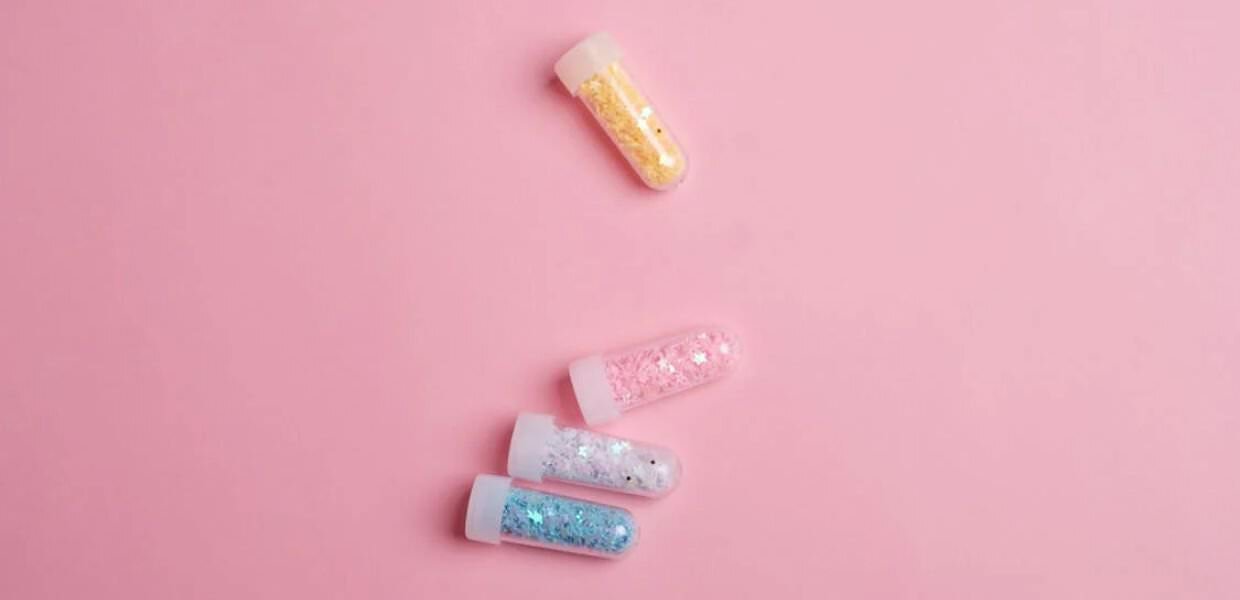 Glitter, c'è un'alternativa più sostenibile e priva di microplastiche. Lo studio