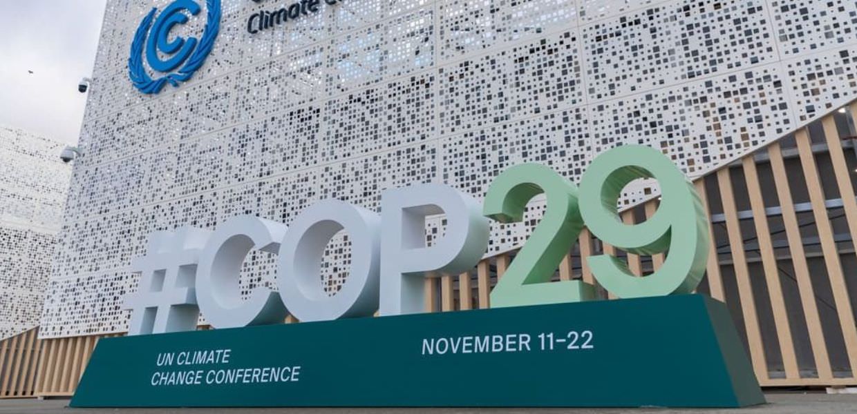 Testo alternativo: Logo della COP29 sul cambiamento climatico, evento internazionale che si svolge dal 11 al 22 novembre, simbolo della lotta per il clima.
