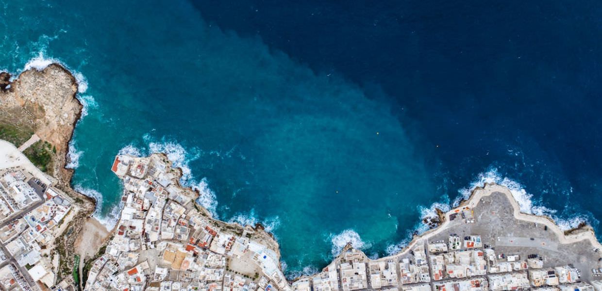 Mediterraneo a rischio tra plastica, inondazioni e aumento delle temperature