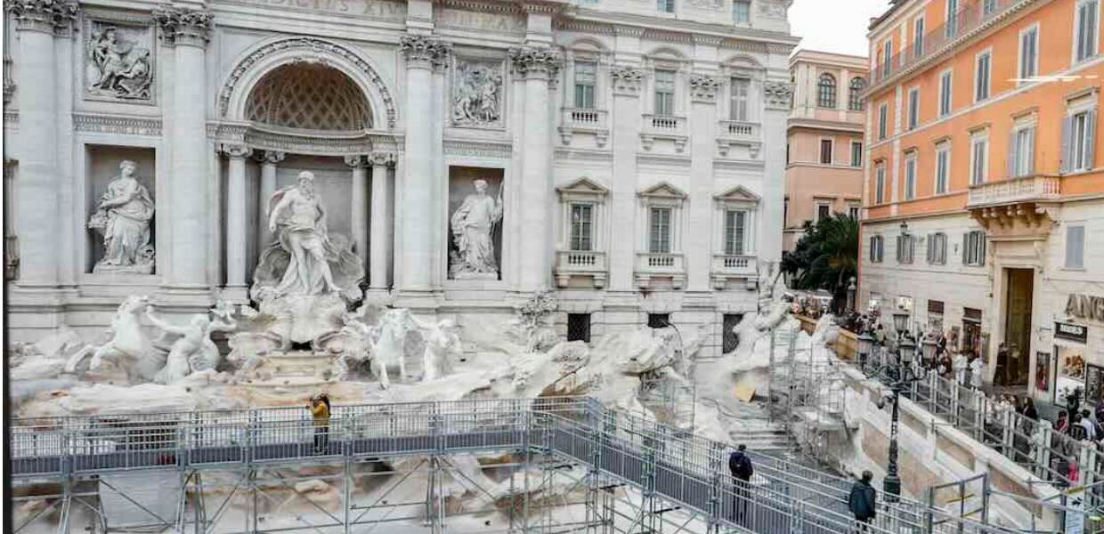 Roma, inaugurata la passerella panoramica della Fontana di Trevi