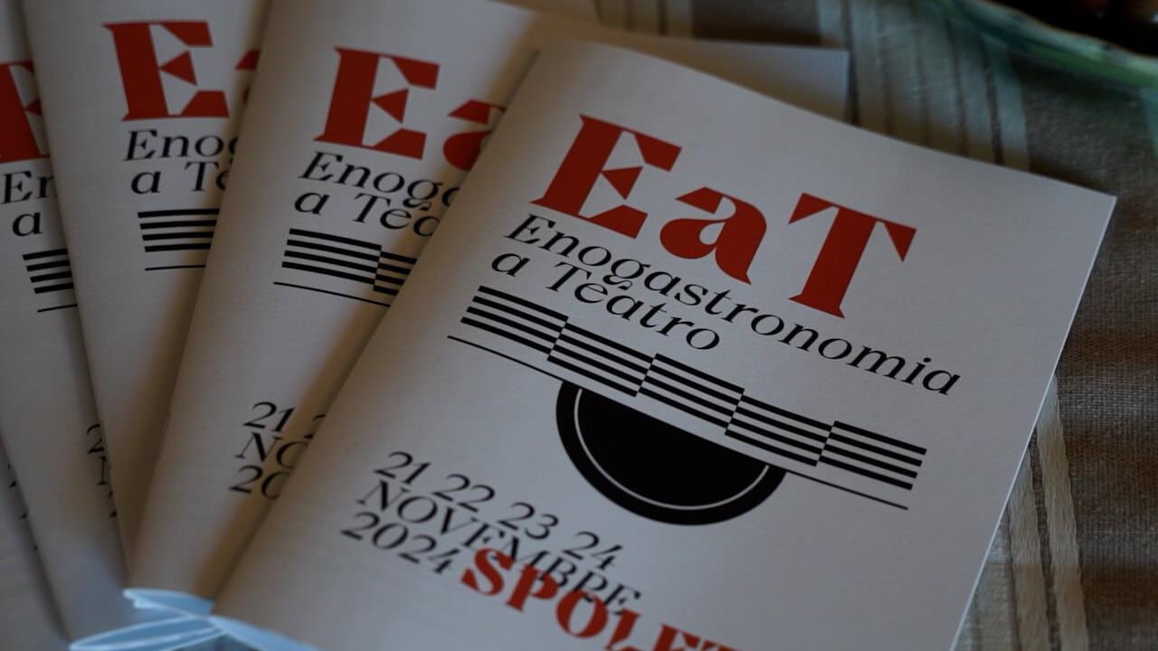 Libretto dell'evento 'Eat, Enogastronomia a Teatro' a Spoleto, con date e informazioni, pronta per la terza edizione. 21-24 novembre 2023.