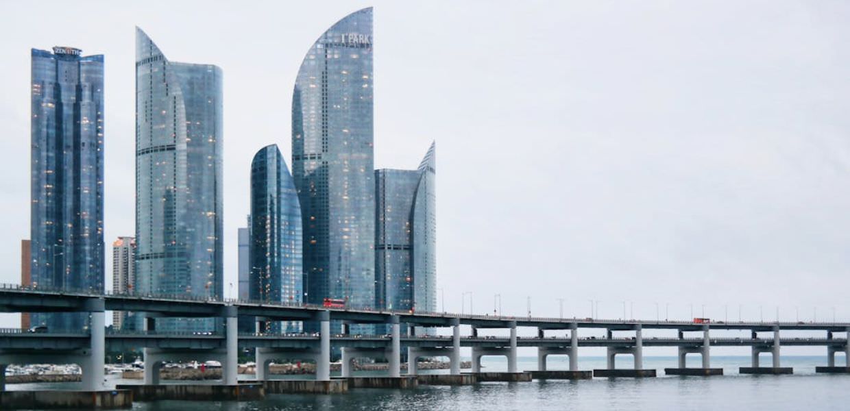 Trattato sulla plastica, mai così tante lobby ai negoziati. Greenpeace Disposti ad avvelenarci per profitto