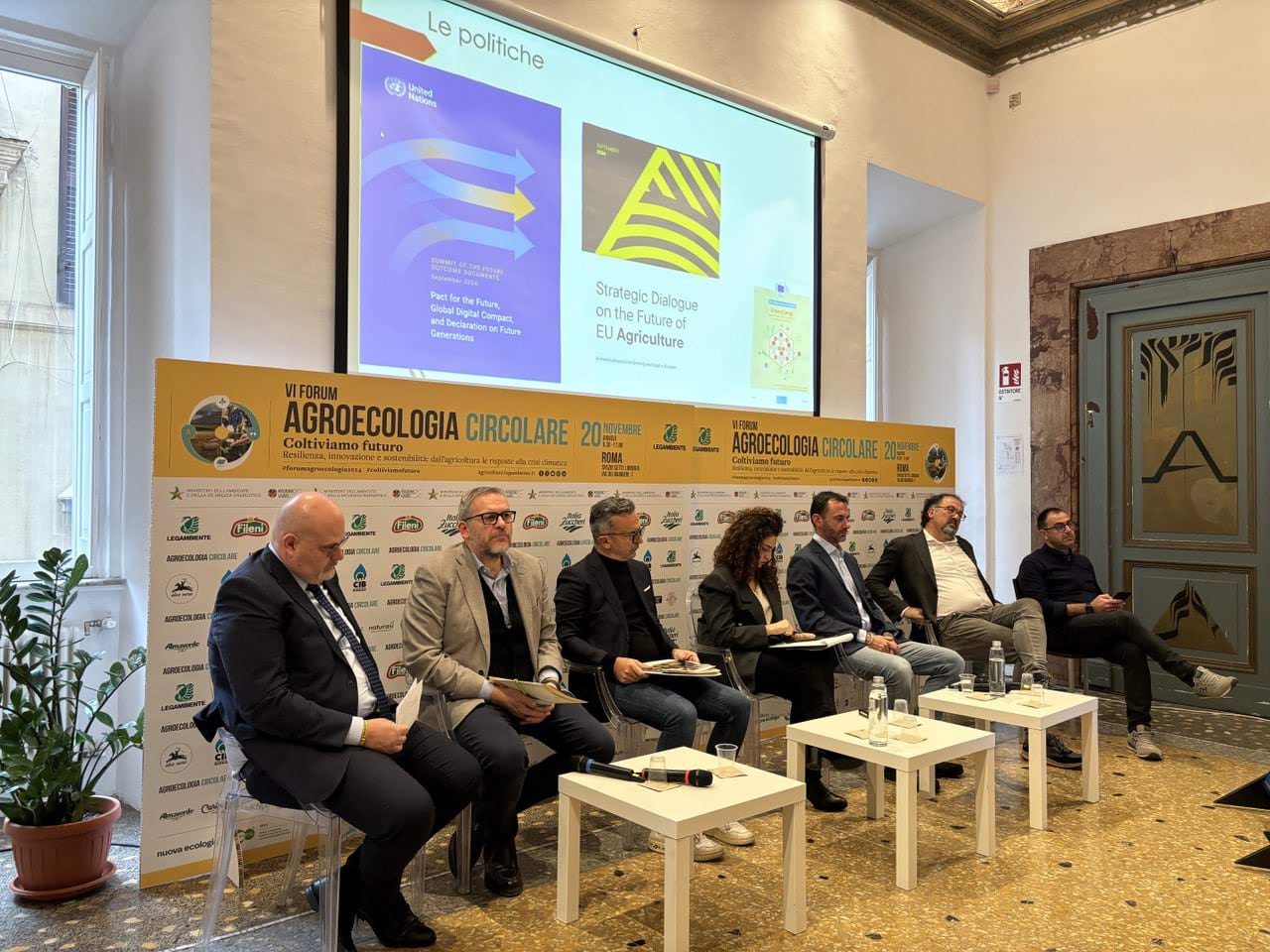 Relatori al VI Forum Agroecologia Circolare discutono le politiche agricole dell'UE, evidenziando l'importanza della PAC per un futuro sostenibile.