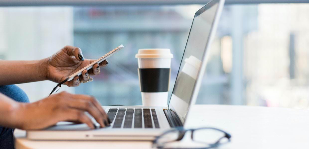 Cosa significa una società iperconnessa per i bambini? Parla l’esperto