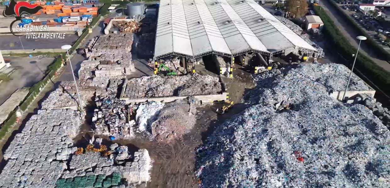 napoli sequestro rifiuti caivano