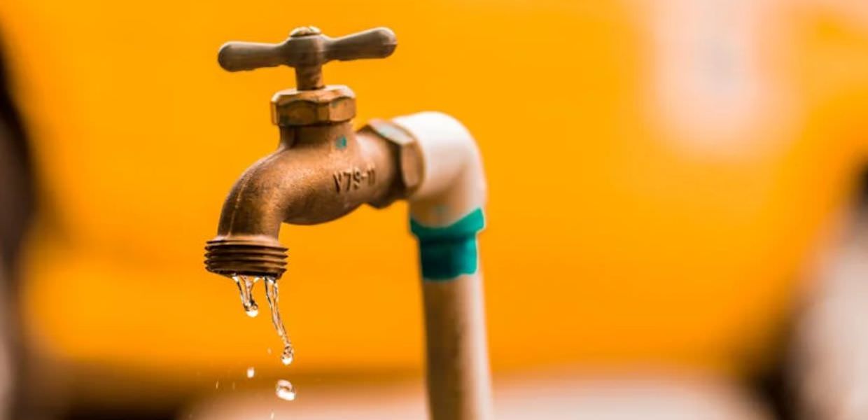 Nel Regno Unito le fonti di acqua potabile sono contaminate da PFAS