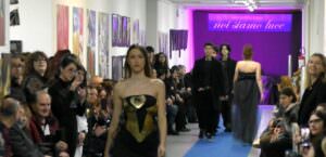 Terni, ‘Arte sotto le stelle’ con i talenti del Liceo Artistico, foto sfilata